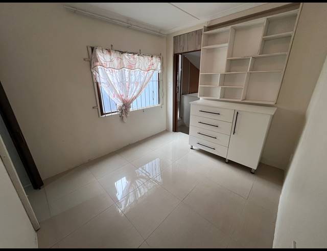 3 BEDROOM FLAT TO LET IN CARRINGTON HEIGHTS